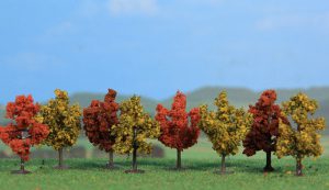 1141   8 Laubbäume herbstlich 4 cm