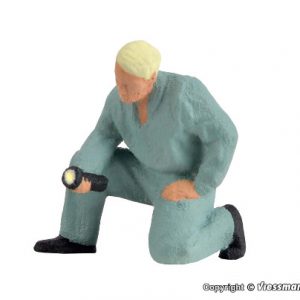 1539 H0 Automechaniker mit Leuchte