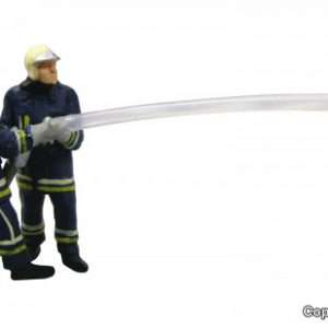 1542 H0 Feuerwehrmänner beim Löschangriff