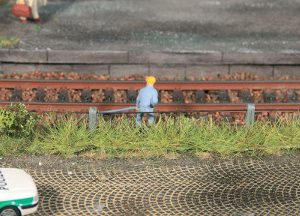 1816    8 Grasstreifen Frühling, 100 mm lang, 10 mm hoch