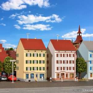 36843 Z Mehrstöckiges Wohnhaus mit Ladengeschäft, 2 Stück