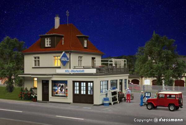 38202 H0 Wohnhaus mit Werkstatt