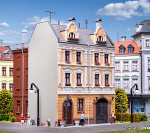 38389 H0 Stadthaus mit Fabrikanbau