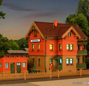 43529 H0 Bahnwärterhaus Esslingen mit Hühnerstall und Gartenzaun