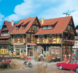 43692 H0 Blumengeschäft mit Inneneinrichtung und Beleuchtung, Funktionsbausatz