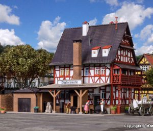 43696 H0 Dorfschmiede mit Zubehör und Beleuchtung, Funktionsbausatz