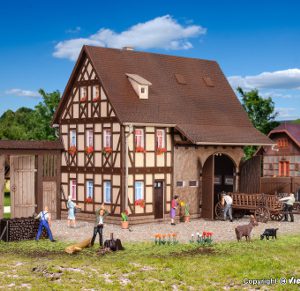 43731 H0 Bauernhaus mit Scheune und Hoftor Vollmer Auf Lager