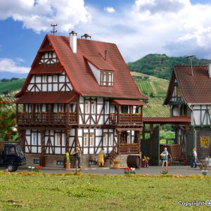 43732 H0 Winzerhaus mit Hoftor