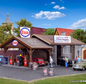 45599 H0 Reparaturwerkstatt Pfizis Garage mit Tankstelle