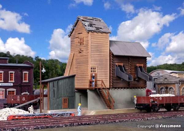 45723 H0 Kieswerk mit angetriebenen Verschlussklappen