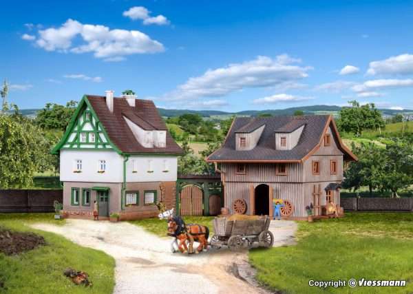 49540 Z Bauernhaus mit Scheune und Hoftor
