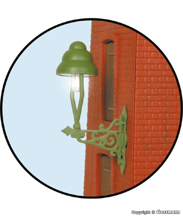 6013 H0 Gas-Wandlaterne grün, LED warmweiß