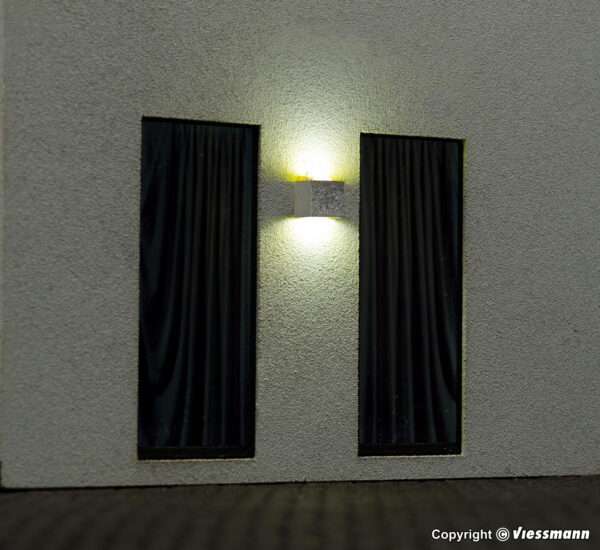6026 H0 Wandleuchte modern, 2 LEDs warmweiß