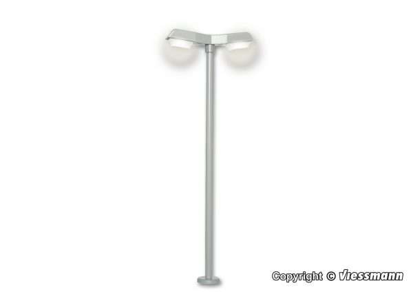 6097 H0 Straßenleuchte modern, doppelt, 2 LEDs weiß