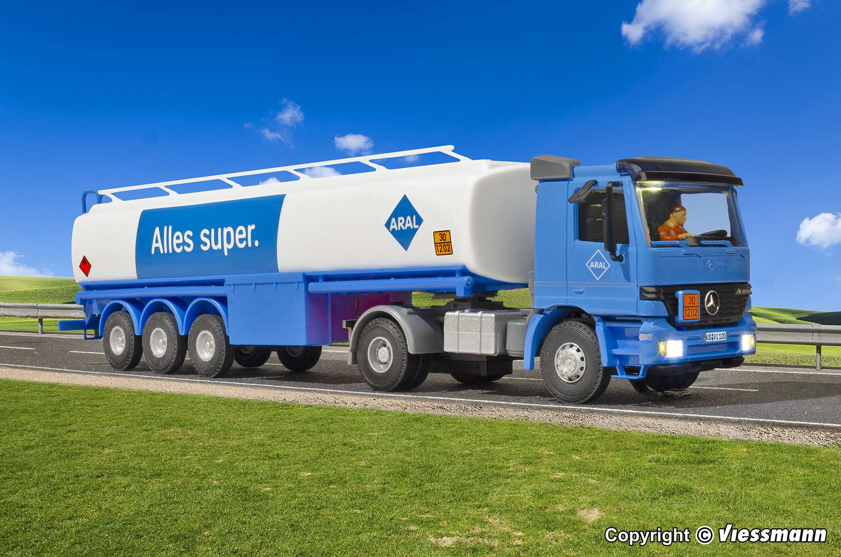 8120 H0 MB ACTROS 2-achs Zugmaschine mit ARAL Tankauflieger, Funktionsmodel