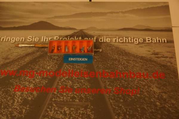 HO   Preiser 10114 - Wartende Reisende Preiser