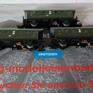 Märklin 3 Personenwagen grün 327/1 mit 2 Achsen aus Blech