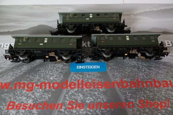 Märklin 3 Personenwagen grün 327/1 mit 2 Achsen aus Blech