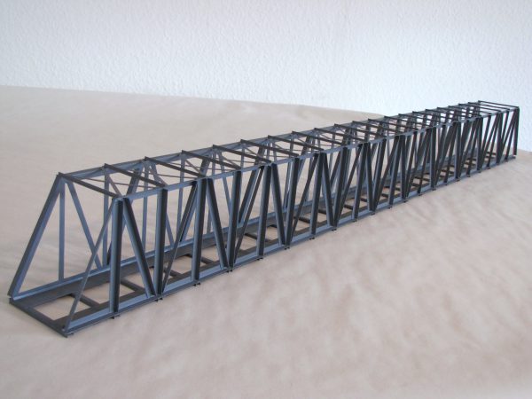 H0 · Lange Kastenbrücke · schräg · 99 cm K 99